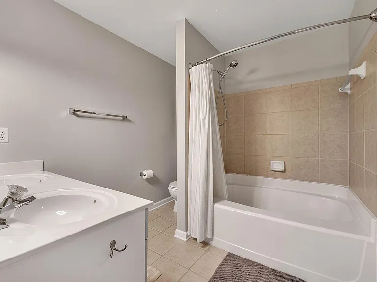 407 Normandy Cir — Photo 31