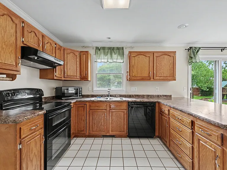2401 Peppertree Pl — Photo 10