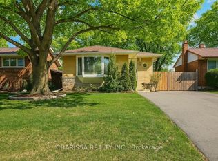 37 Kingslea Dr, Hamilton, ON L8T 3Z8
