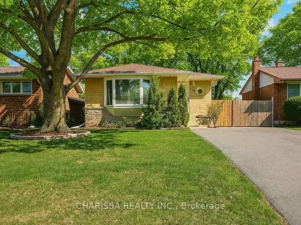 37 Kingslea Dr, Hamilton, ON L8T 3Z8