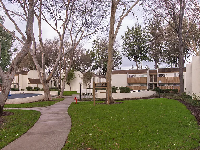 Lawrence Road Apartments — Photo 11