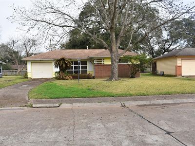 411 Wisteria St, Lake Jackson, TX, 77566