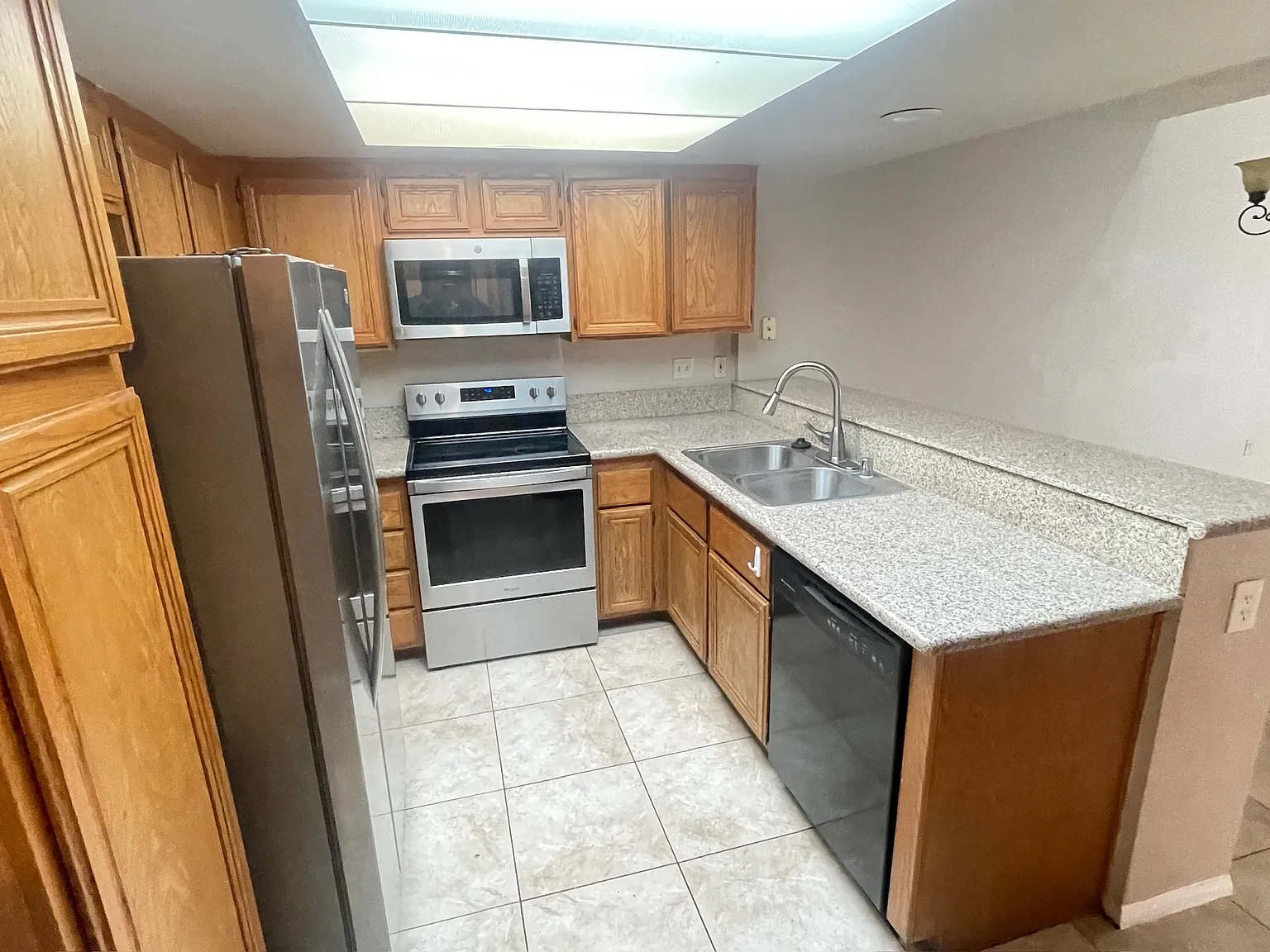 2 bed, 1186 sqft, $1,850 — Photo 3