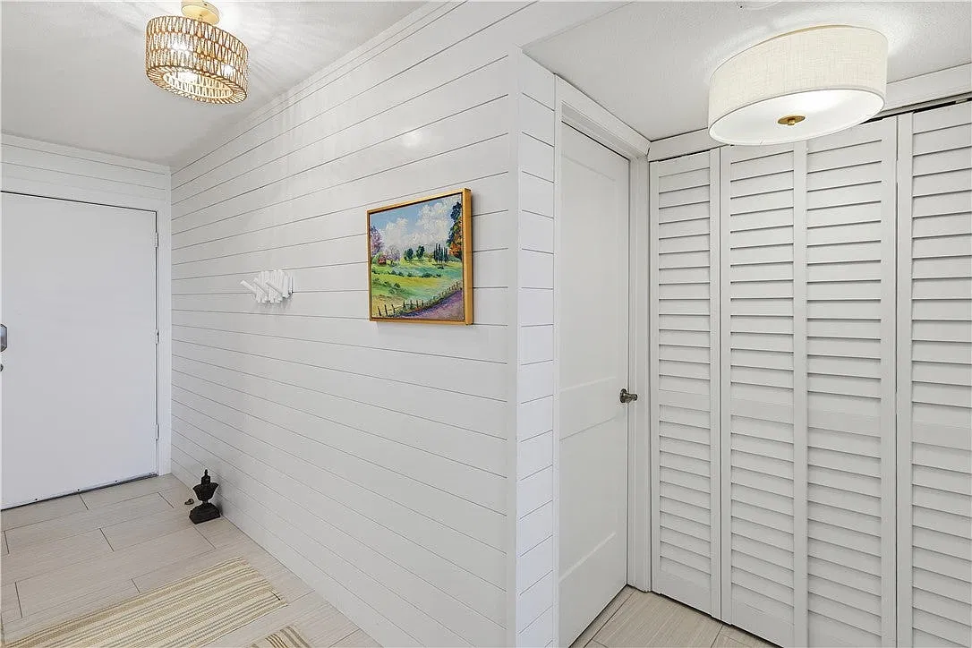 2 bed, 1300 sqft, $7,000 — Photo 1