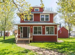 360 N Cedar Ave, Parker, SD 57053