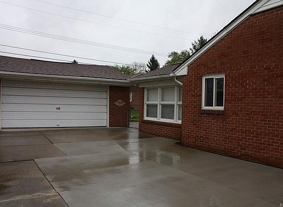 5th image of 27028 Belanger St