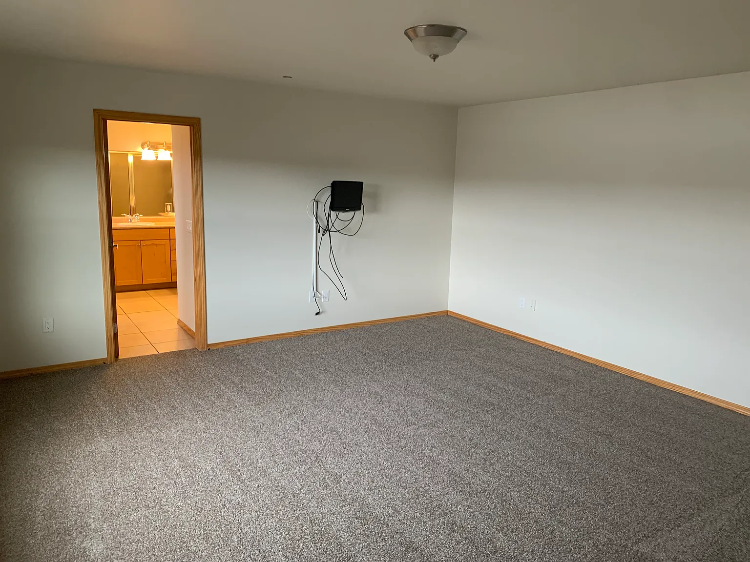 3 bed, 1700 sqft, $1,950 — Photo 3