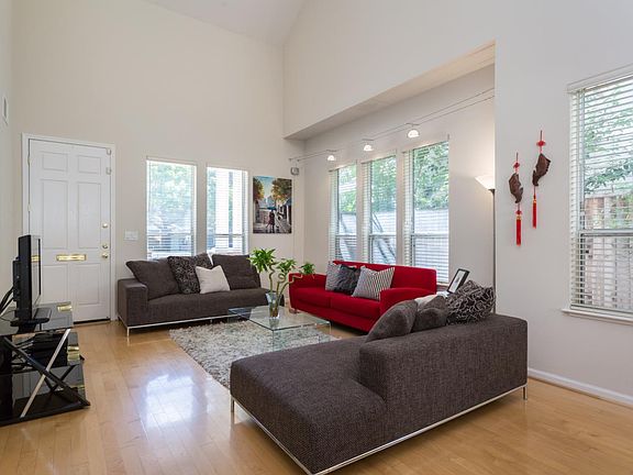 2nd image of 765 E San Fernando St