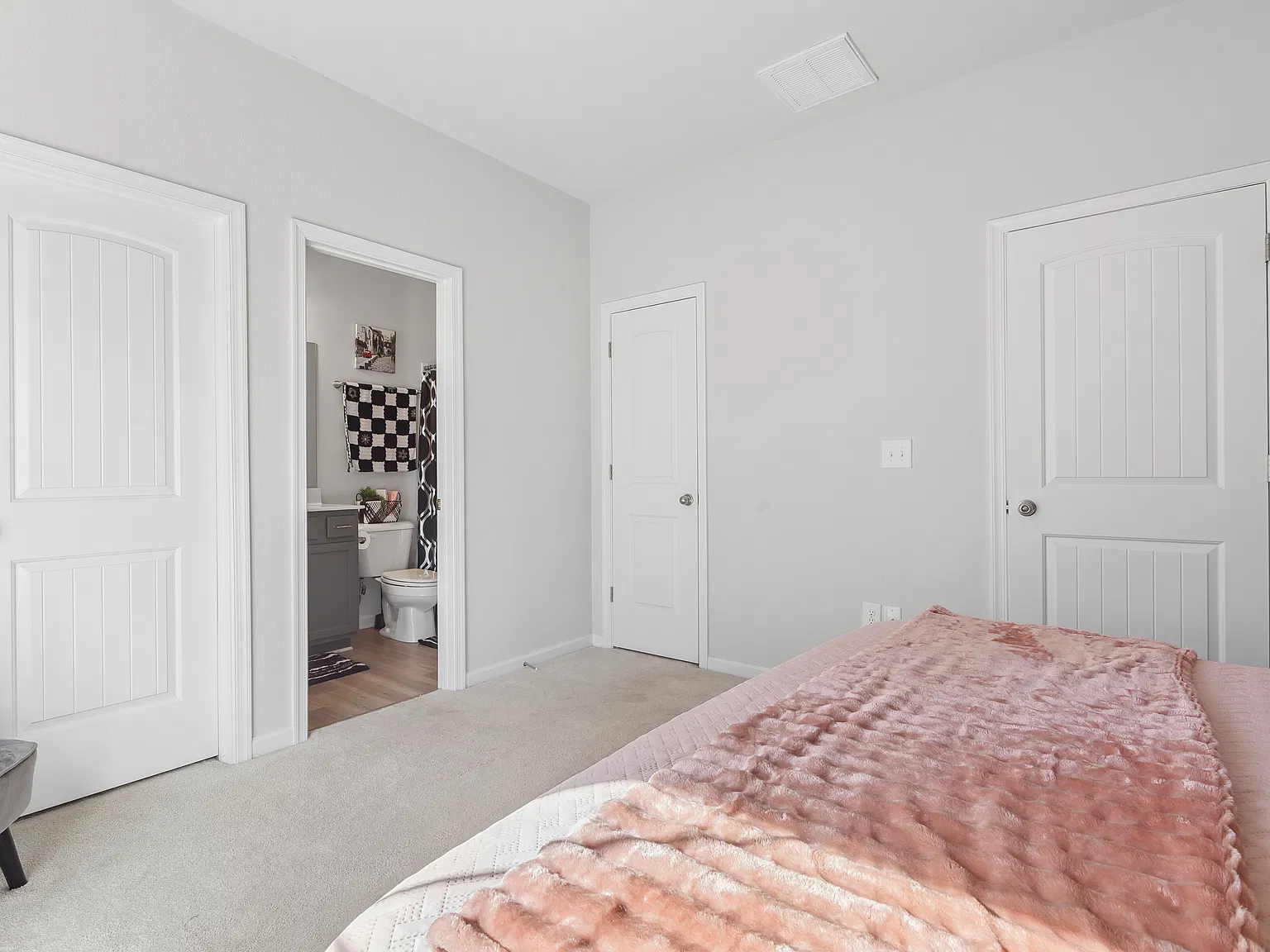 3 bed, 3.5 bath, 1728 sqft, $3,250 — Photo 4
