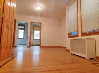 25-40 32nd St #B, Astoria, NY 11102
