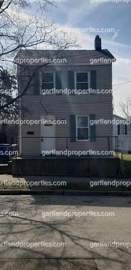 3 bed, 1.0 bath, 1244 sqft, $1,099 — Photo 1