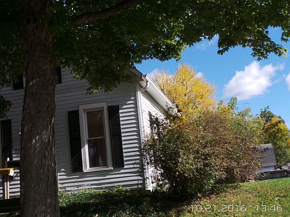 2nd image of 824 S 11th St