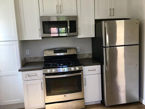 4th image of 608 Salem St