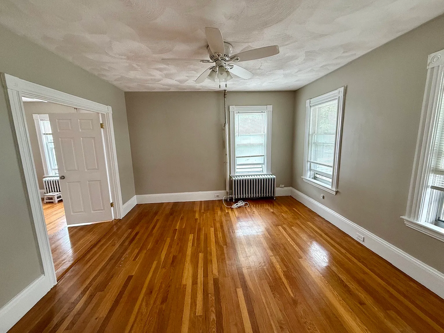 2 bed, 1.0 bath, 1100 sqft, $2,600 — Photo 2