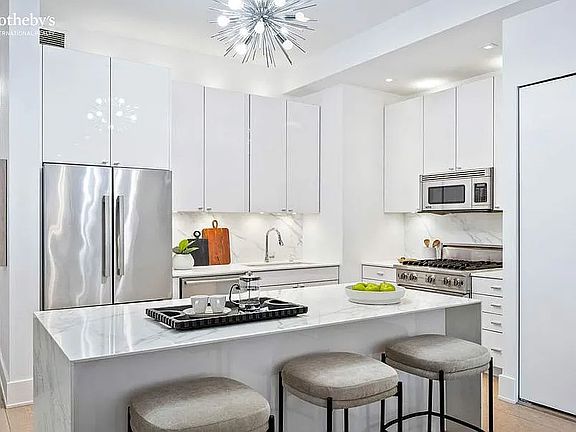 5th image of 252 7th Ave APT 5J