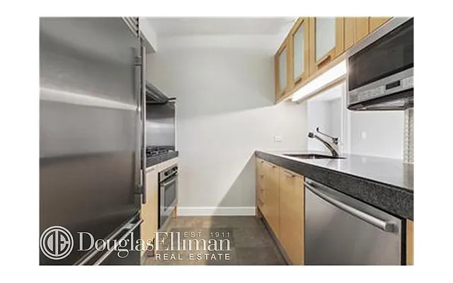 Rented by Douglas Elliman | media 7