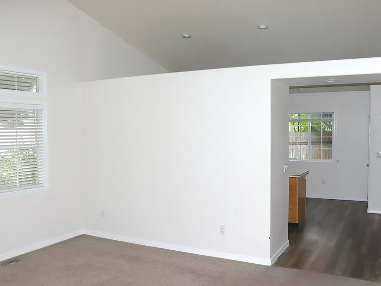 1328 E Hunter Dr — Photo 11