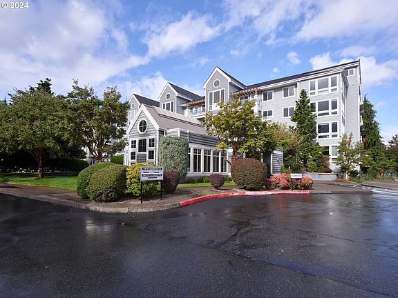 2nd image of 520 SE Columbia River Dr APT 111
