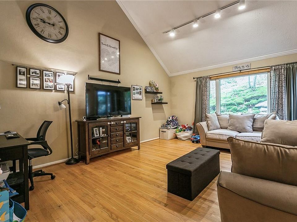 1st image of 28 Boulder Lane