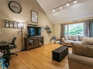 28 Boulder Ln, Goldens Bridge, NY 10526