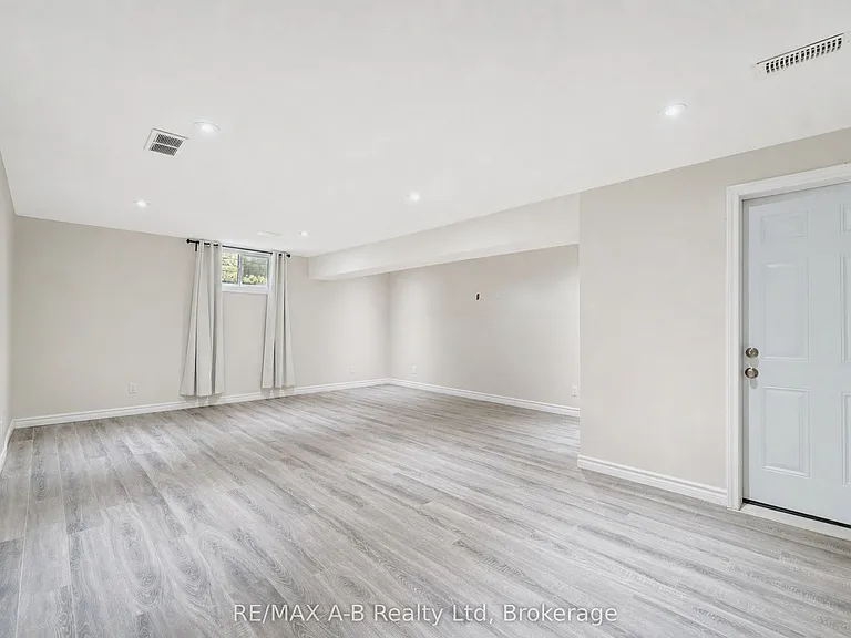 70 Kenton St — Photo 39