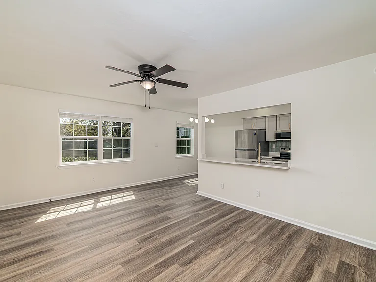 Meadow Brook Terrace — Photo 17