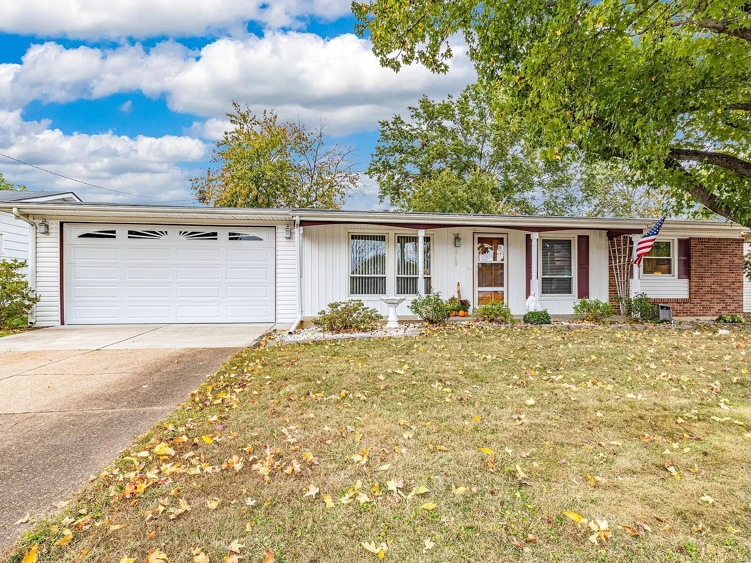 2830 Radcliffe Dr photo 1