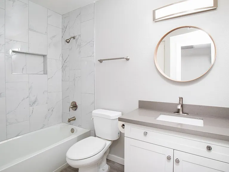 2122 W Augusta Ave #7 — Photo 12