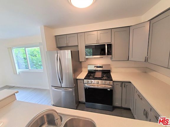 4th image of 4405 Matilija Ave