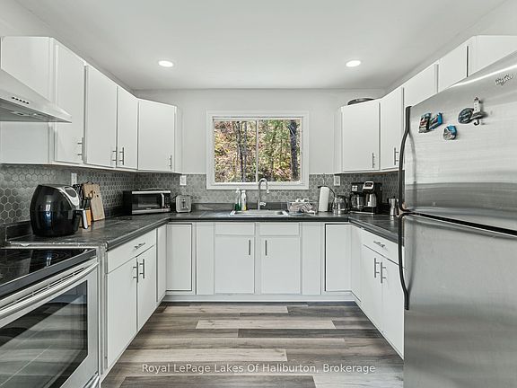 3rd image of 1027 Spencers Trl