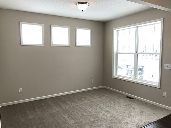 3rd image of 4349 Parkview Cir