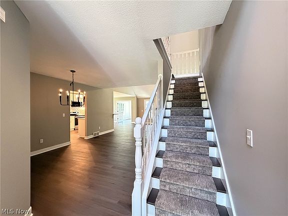 4th image of 90 Lake Pointe Cir