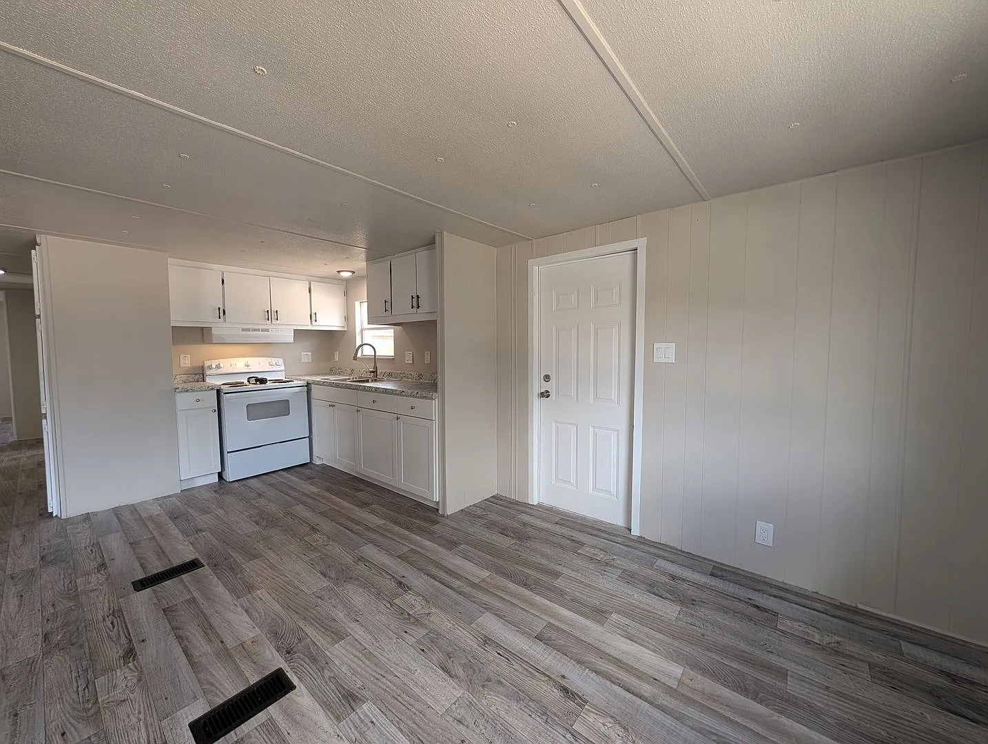Beautifully renovated 3 bedroom, 1.5 bath home on a spacious .65-acre lot with a fenced backyard ... — Photo 4