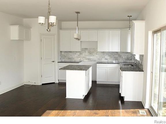 3rd image of 6444 Pennington Dr
