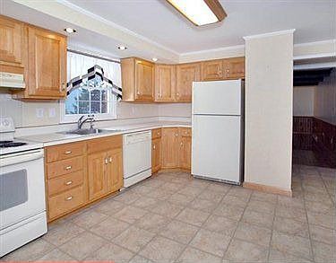 3rd image of 112 Bradberry Dr
