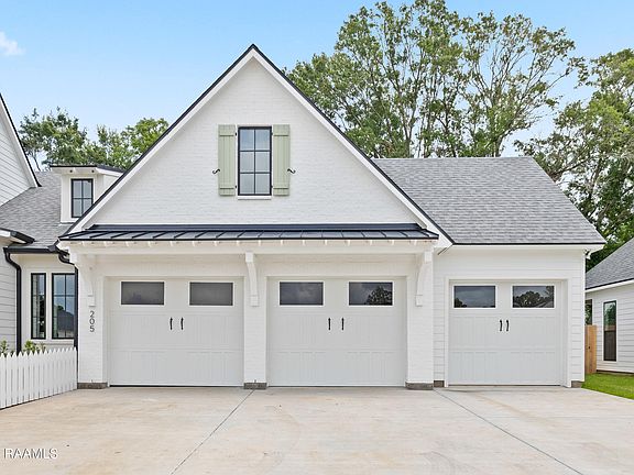 3rd image of 205 Grand Oak Dr