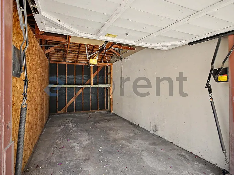 14801 Burbank Blvd — Photo 17