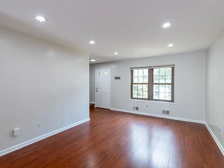 183 Durham Ave — Photo 4