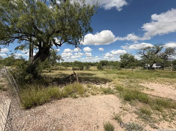 2147 Rosita Valley Road, Eagle Pass, TX 78852