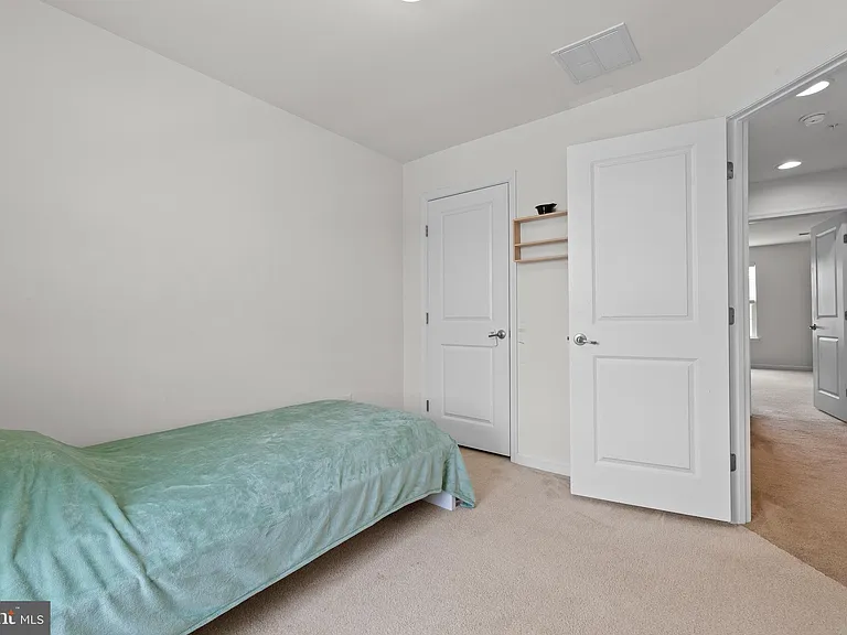110 Topaz Dr — Photo 29