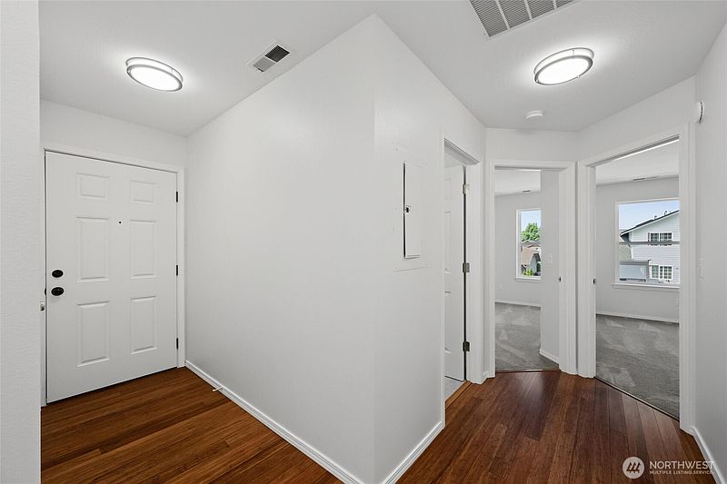 5th image of 2020 Superior Street #202