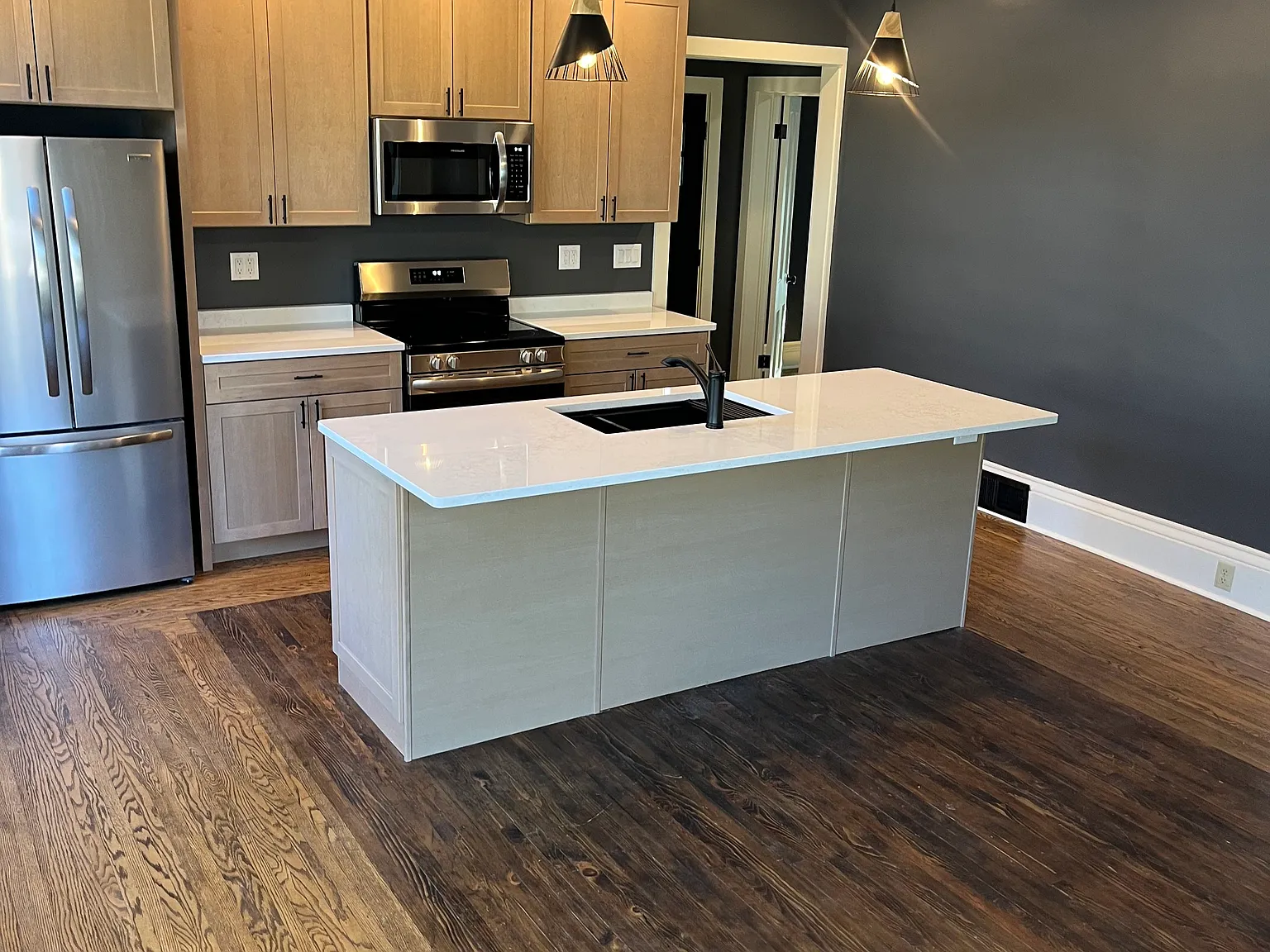 2 bed, 1000 sqft, $2,050 — Photo 2