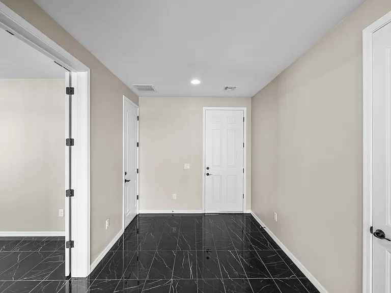 16001 N Columbus Blvd — Photo 5