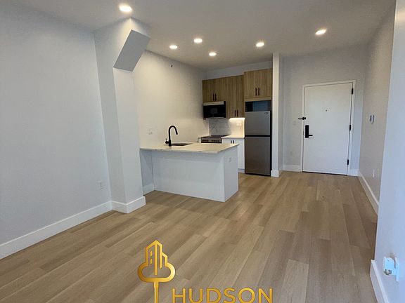 4th image of 314-316 Forrest St #602