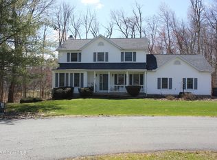 2 Rhode Island Ct, Rexford, NY 12148