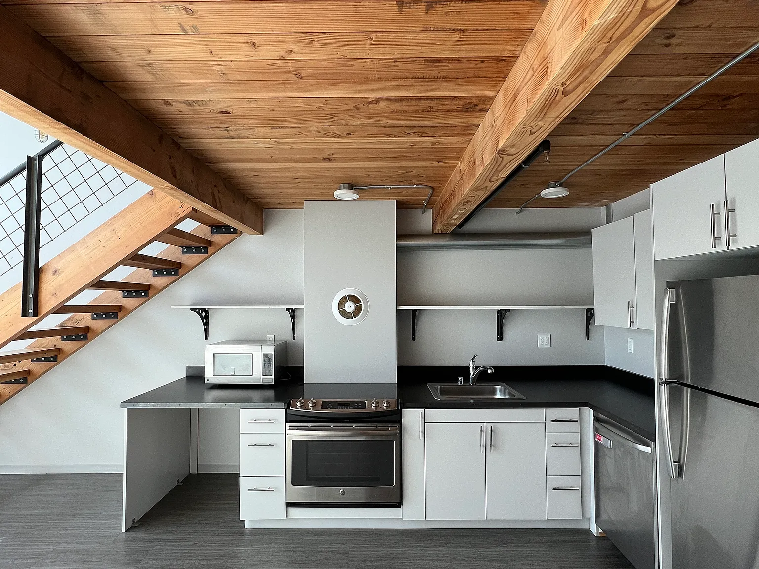 1 bed, 830 sqft, $2,695 — Photo 4