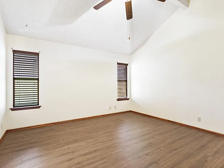 1514 Vista Hill St — Photo 11