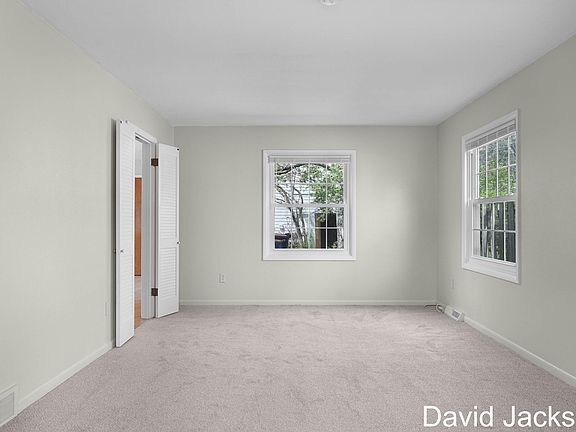 5th image of 2301 Rosewood Ave SE