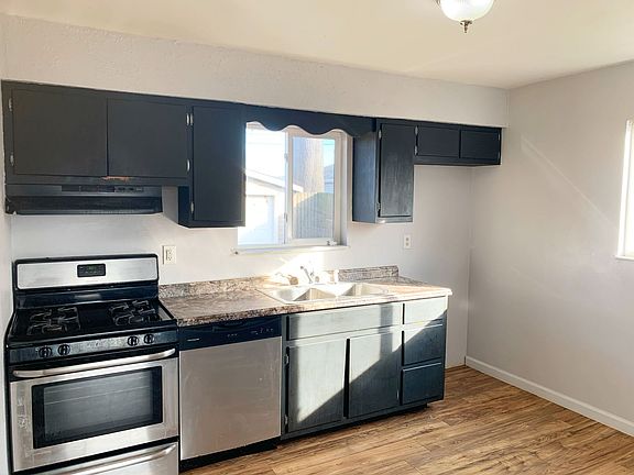 3rd image of 725 Ashland Ave