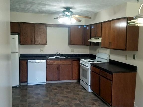 5th image of 40 Groton Dr